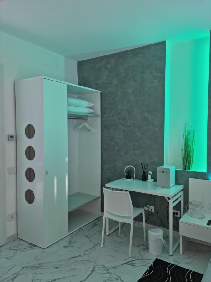 Lci Deluxe Rooms San Cataldo  Luaran gambar